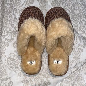 Snooze leopard print slippers
